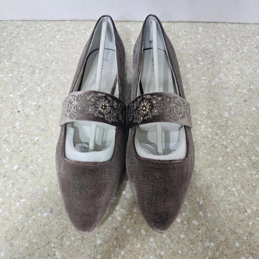 Bettye Muller Arietta Embroidered Strap Flats Taupe Velvet Women's Size 9M New